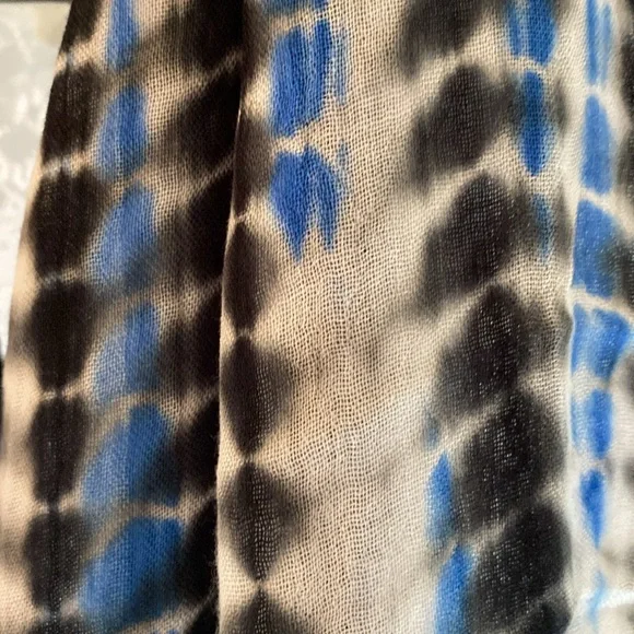 New Fringed Tie Dyed Scarf - Picture 3 of 3